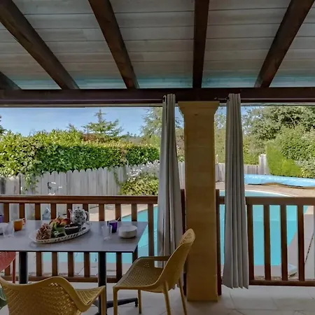 Charmante A Avec Piscine Privee